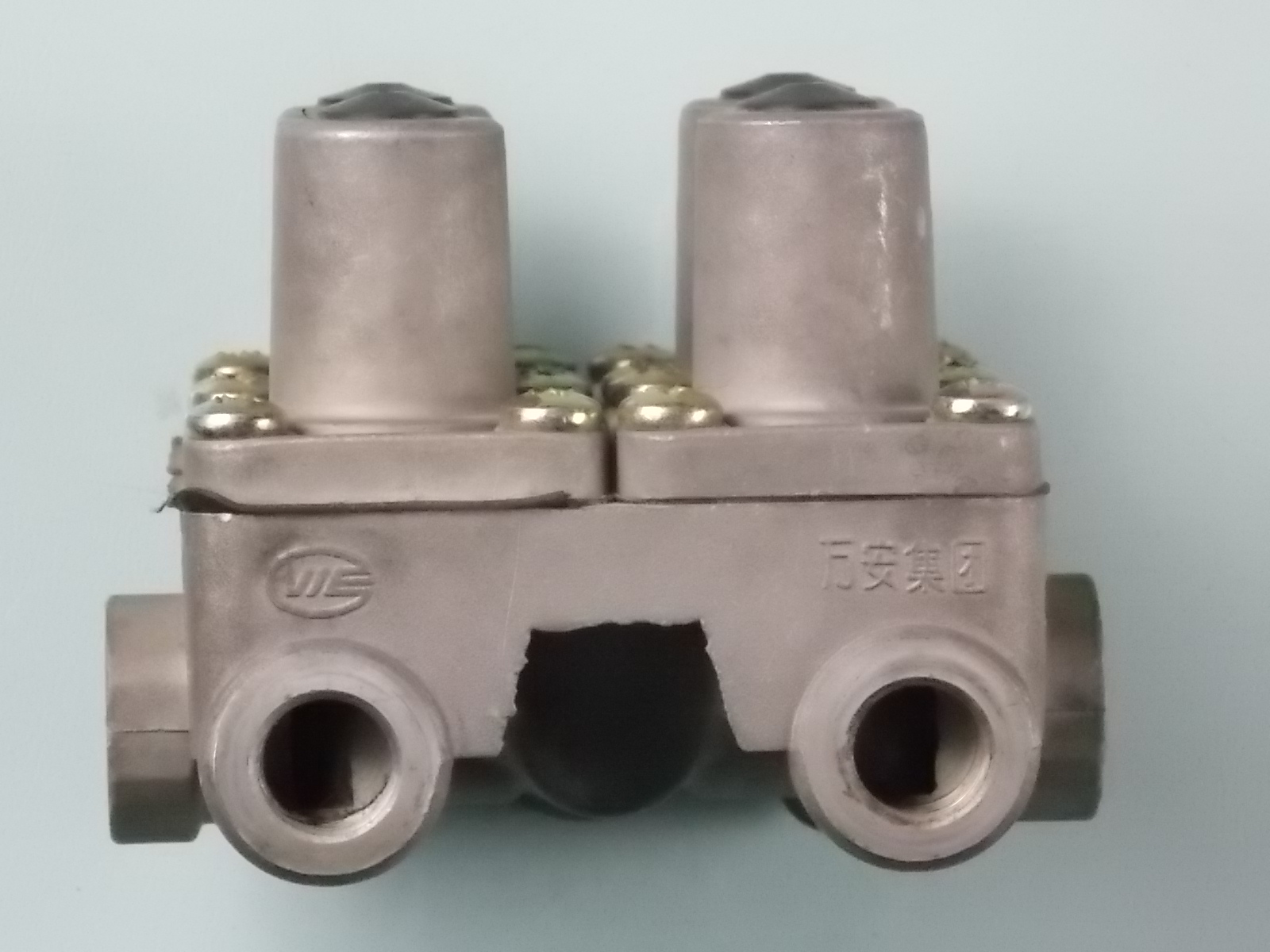 D D Четырехконтурный защитный клапан-1