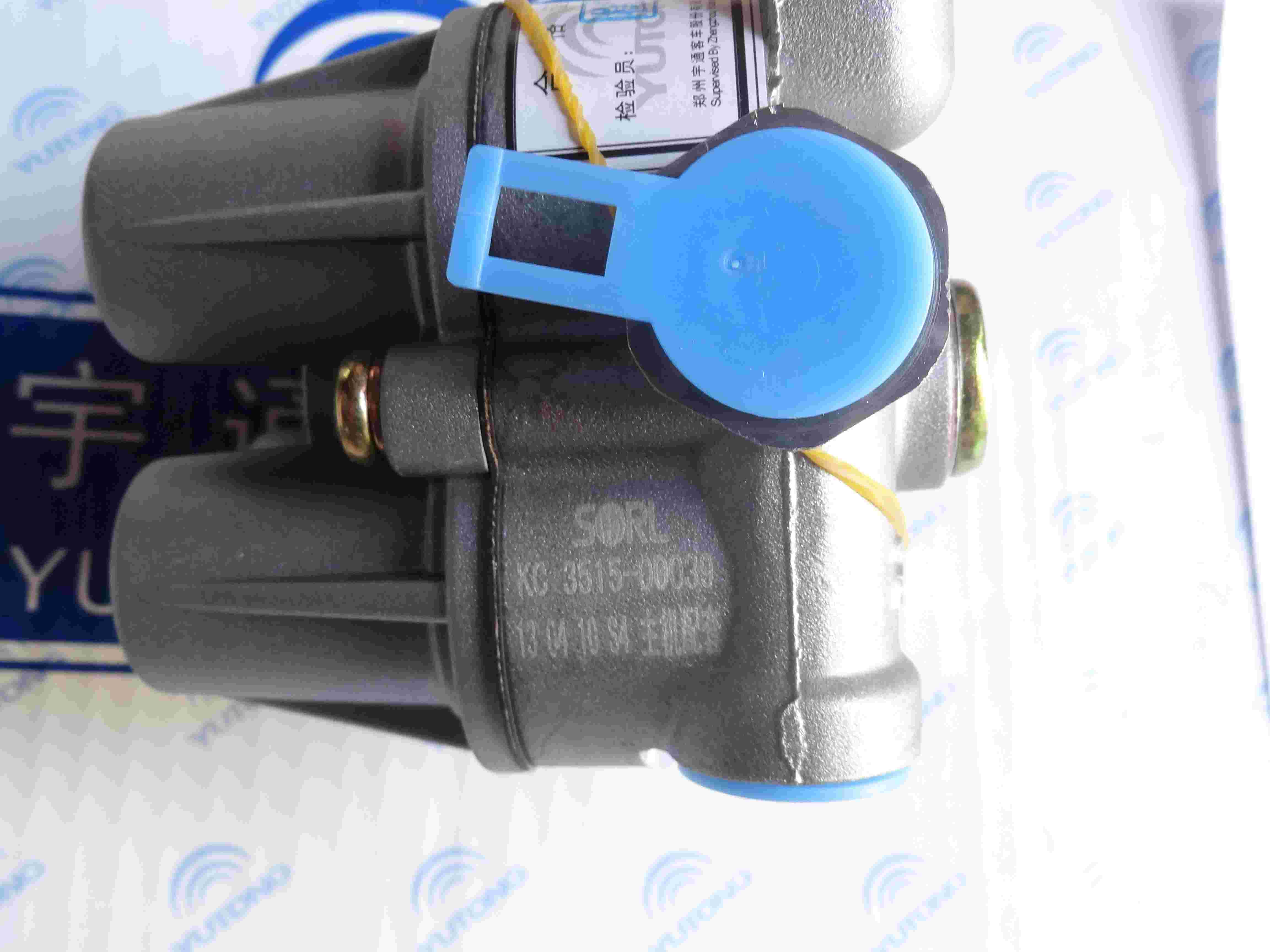 Four-loop protection valve