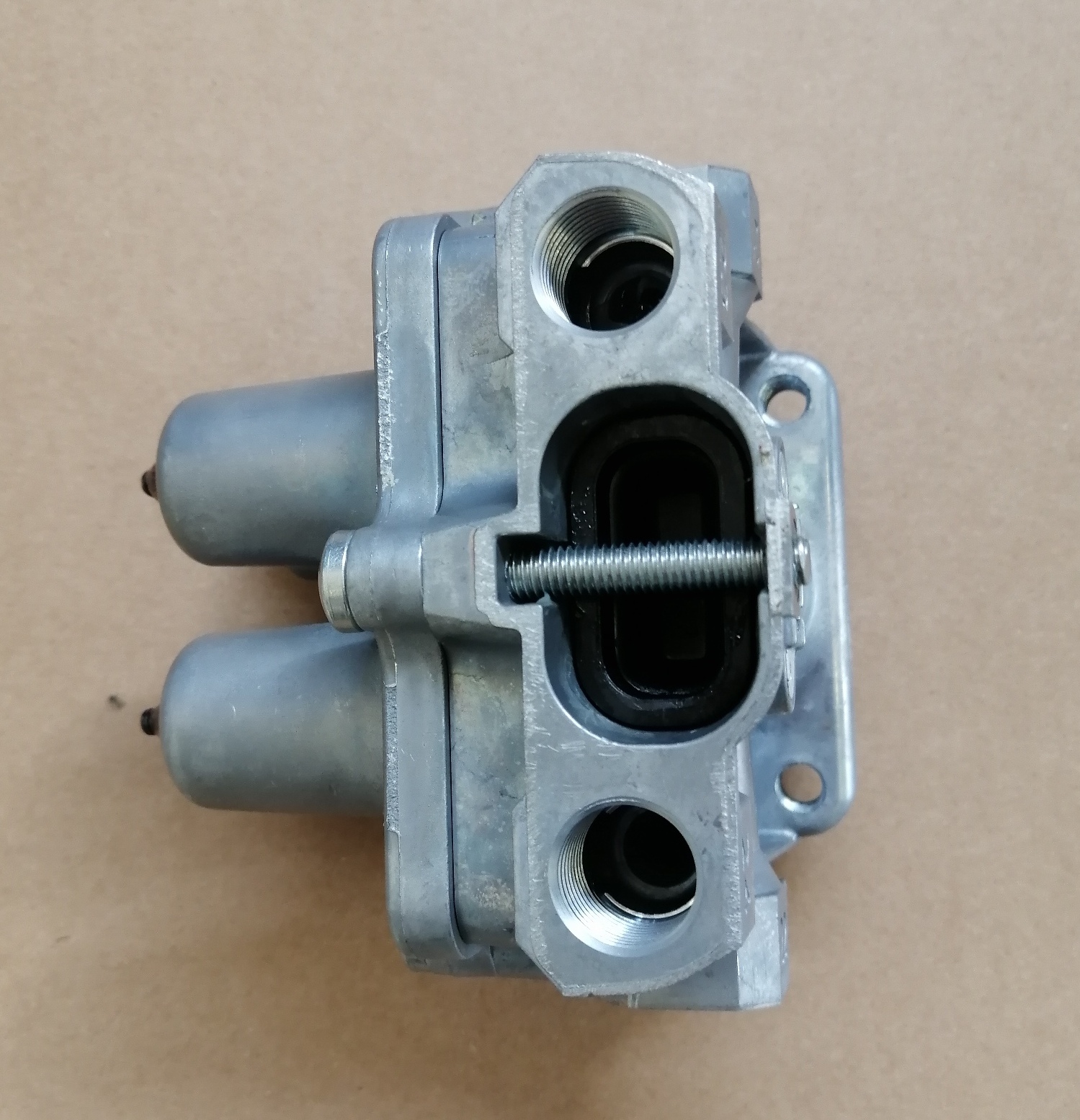 Four-loop protection valve-3