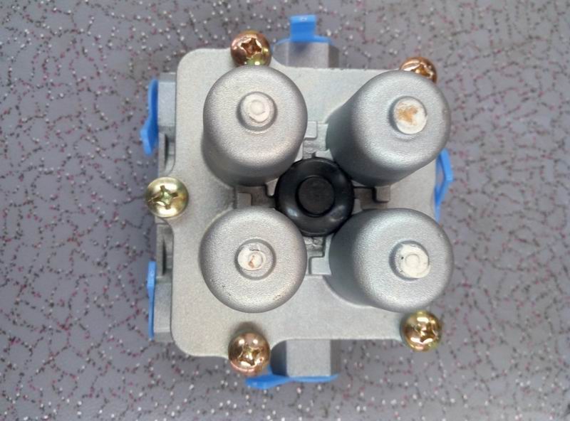 Four-loop protection valve