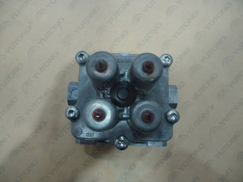 Four-loop protection valve