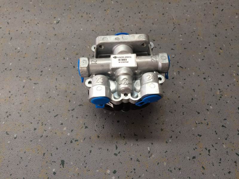Four-loop protection valve