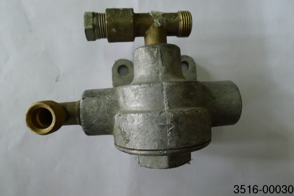 Quick discharge valve and pipe joint