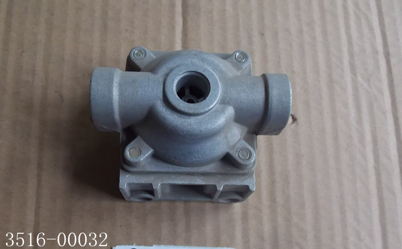 Quick discharge valve assembly