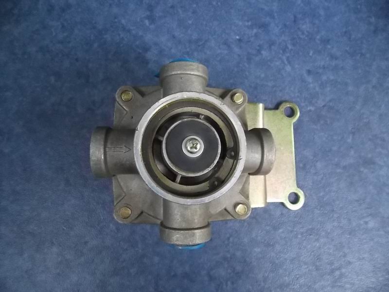 Relay valve assembly