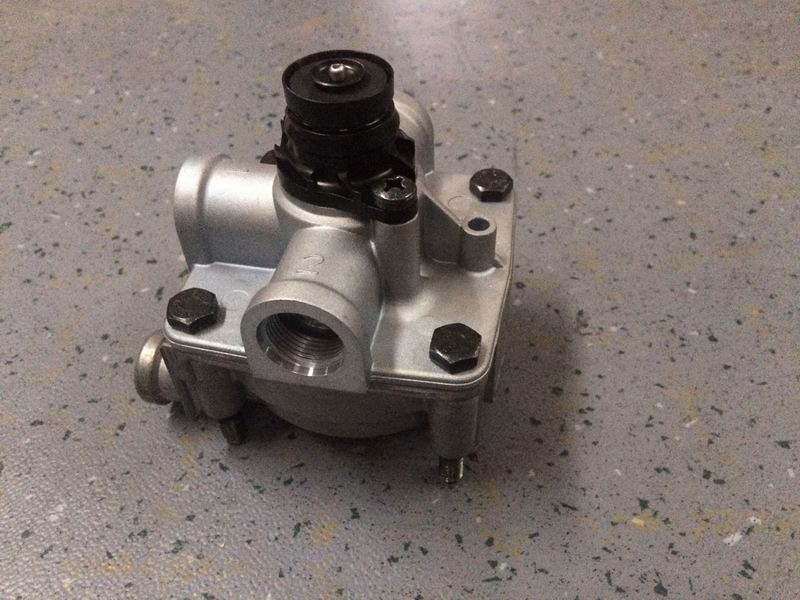 Differential relay valve without silencer-3