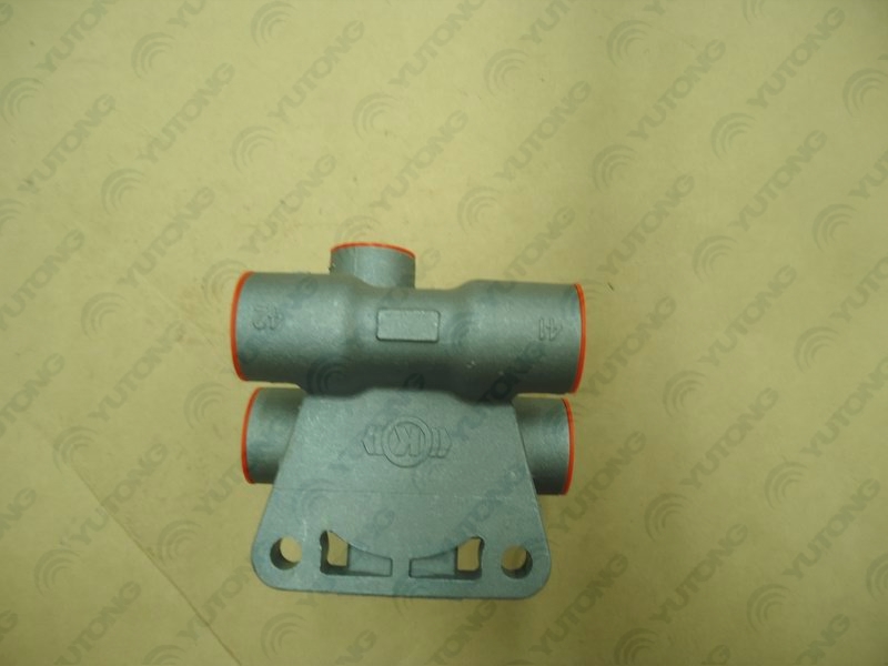 Differential relay valve with silencer