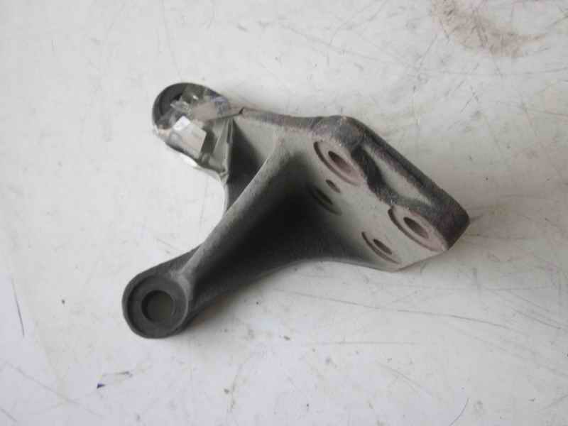 Front right air chamber bracket-2