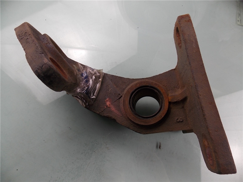 Задний правый кронштейн воздушной камеры-3