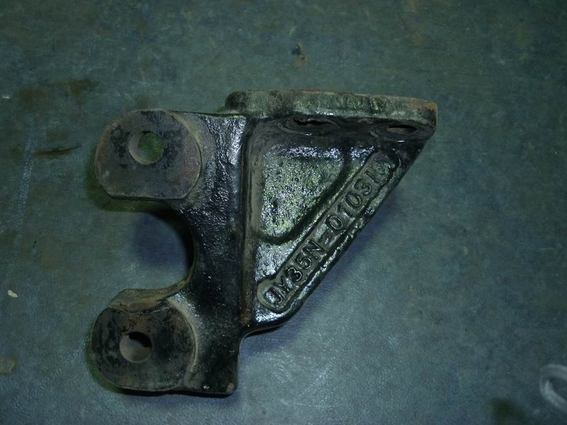 Brake air chamber bracket-left-1