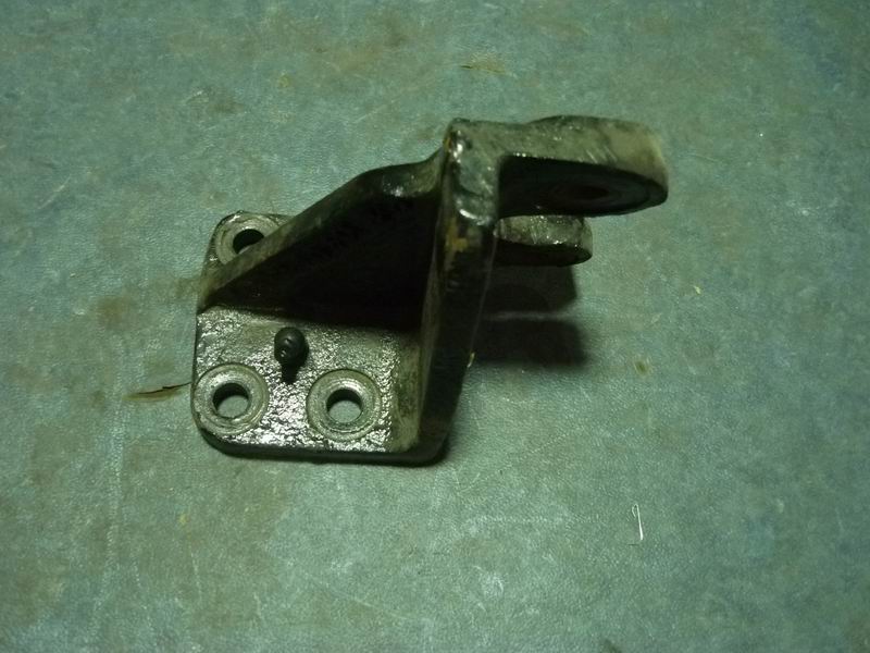 Кронштейн тормозной воздушной камеры правый-1