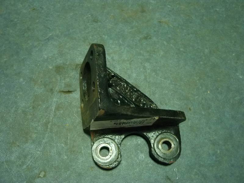 Кронштейн тормозной воздушной камеры правый-2