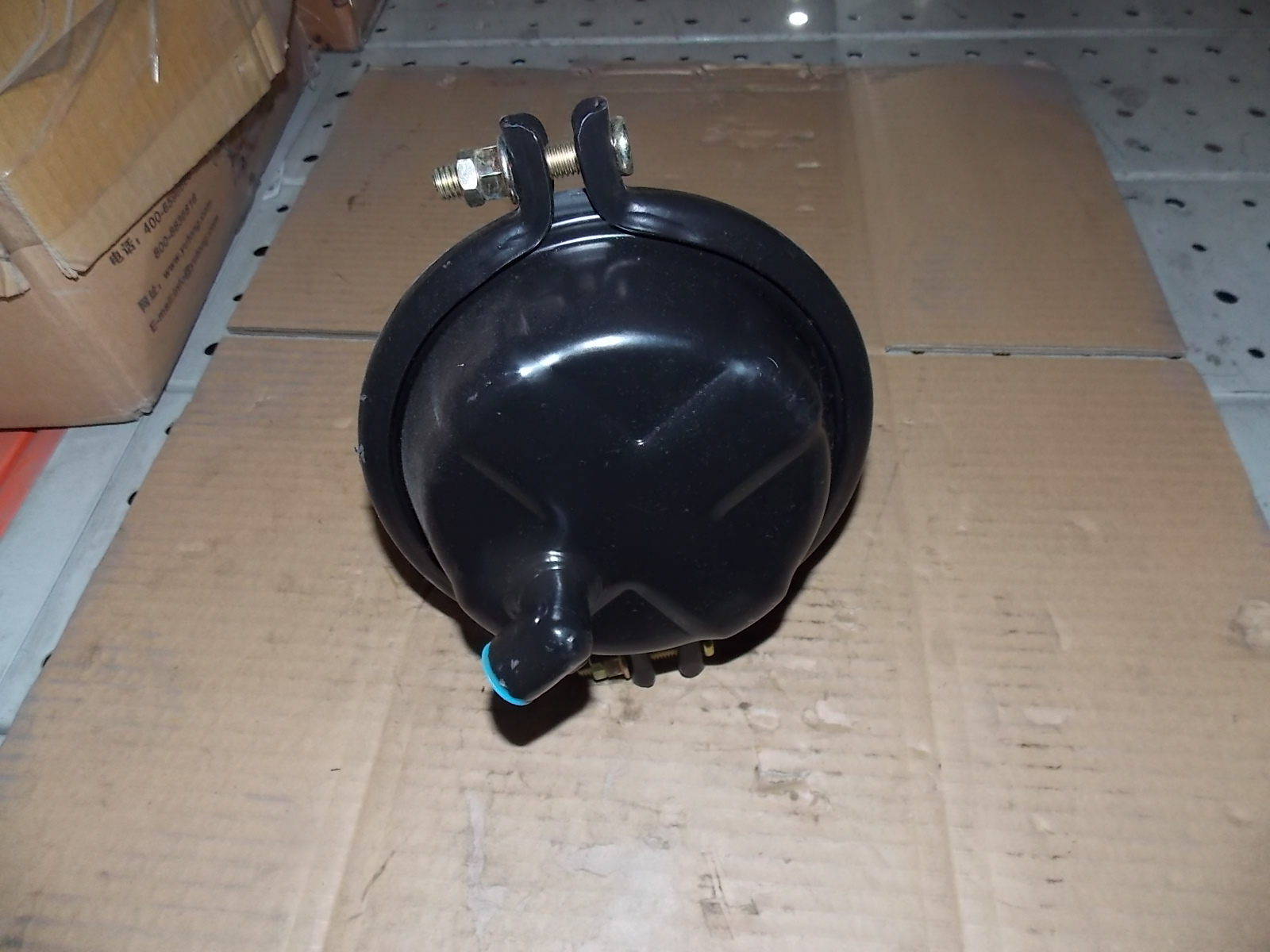 Front brake chamber assembly-right-1