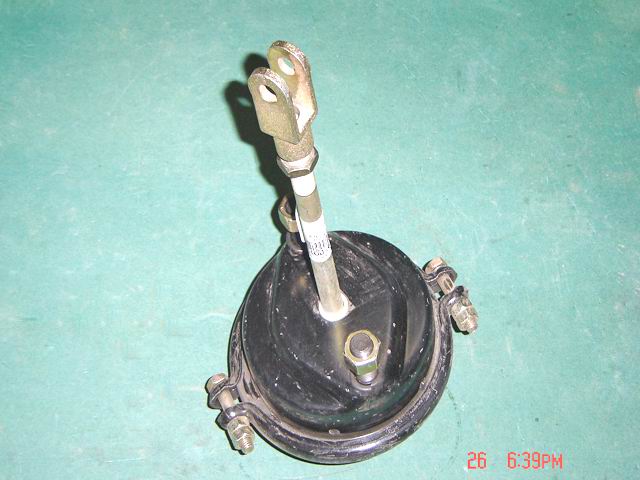 Передняя тормозная камера в сборе-левая