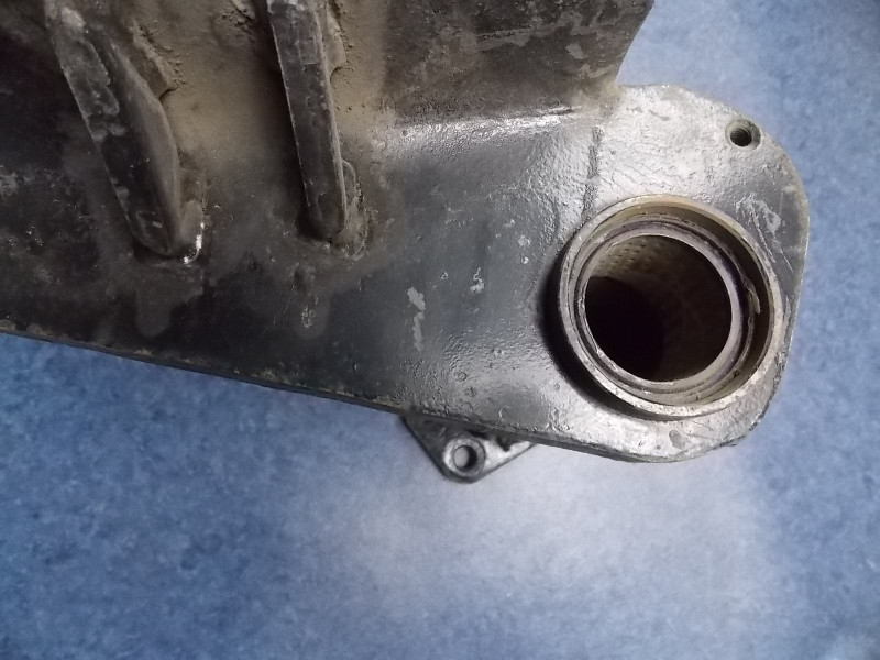 Задний правый кронштейн воздушной камеры-2