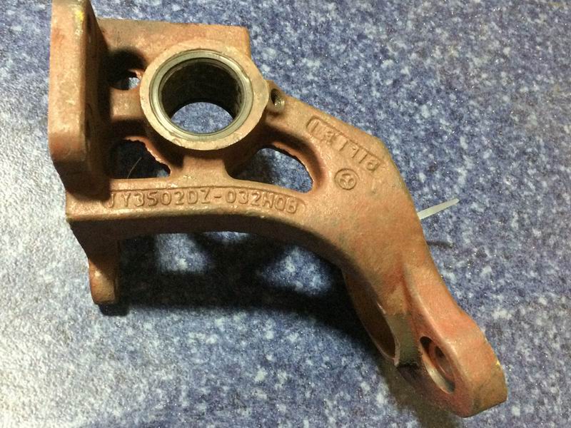 Front brake air chamber bracket-right leaf spring bridge-1