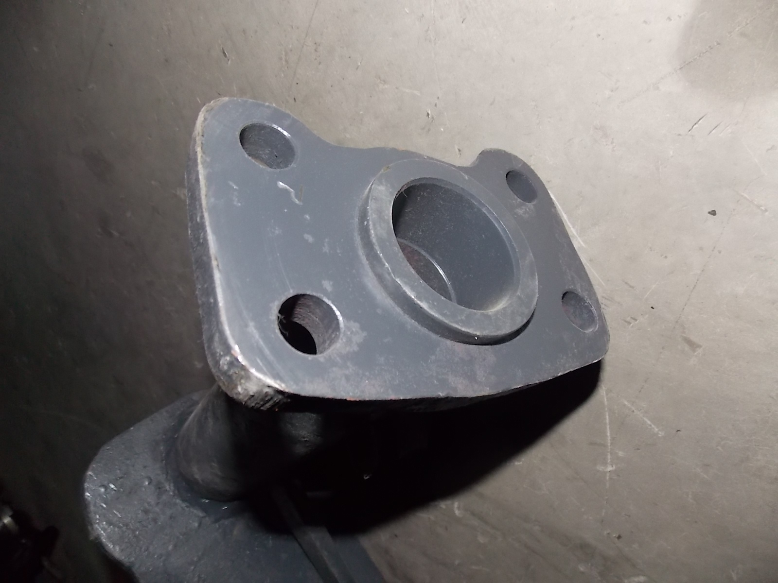 Задний правый кронштейн воздушной камеры-3