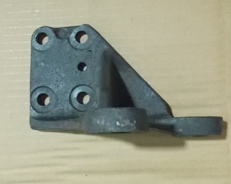 Кронштейн воздушной камеры передний левый