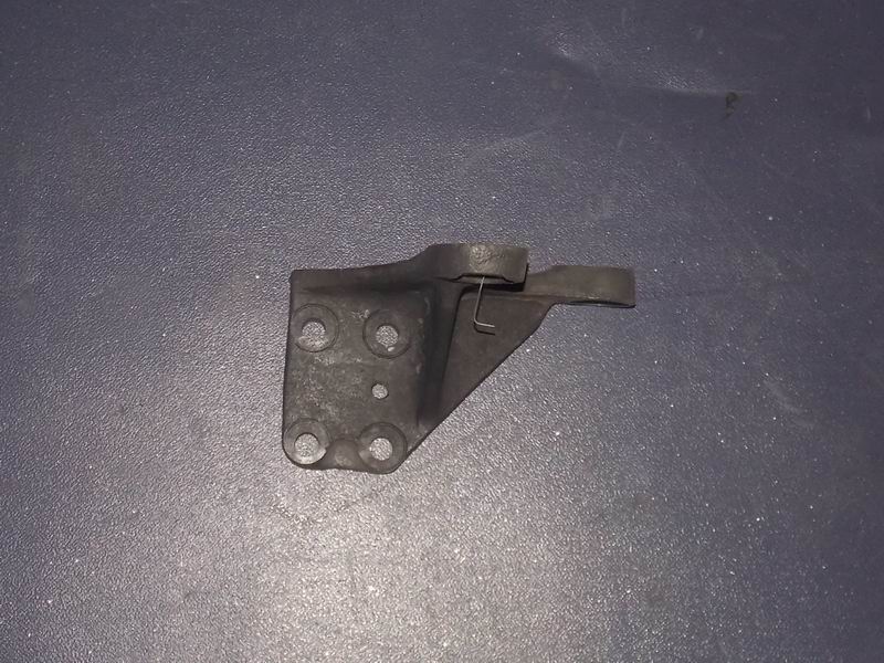 Front right air chamber bracket