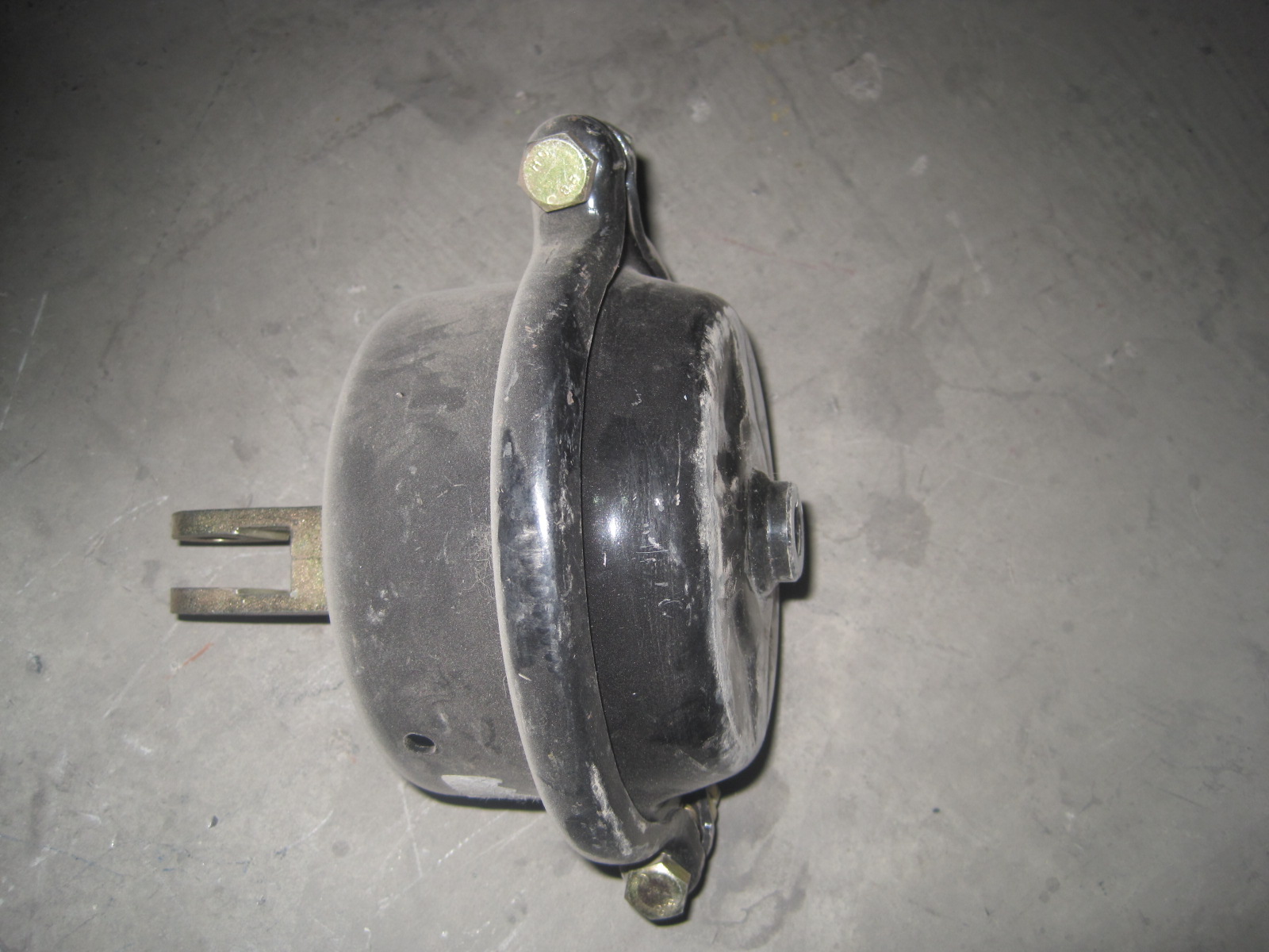 Front brake air chamber - left front-1
