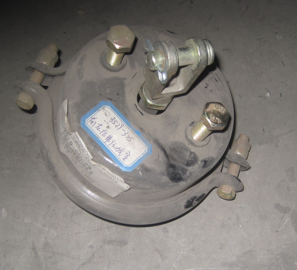 Front brake air chamber-left rear