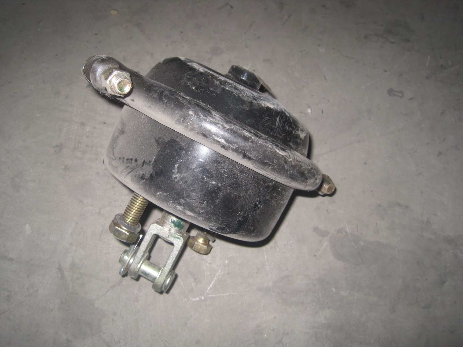 Front brake air chamber-left rear-1