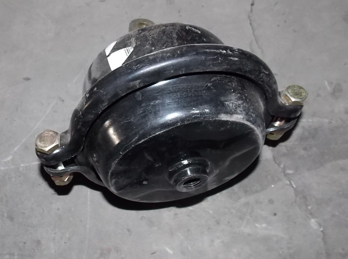 Воздушная камера переднего тормоза-правая задняя-1