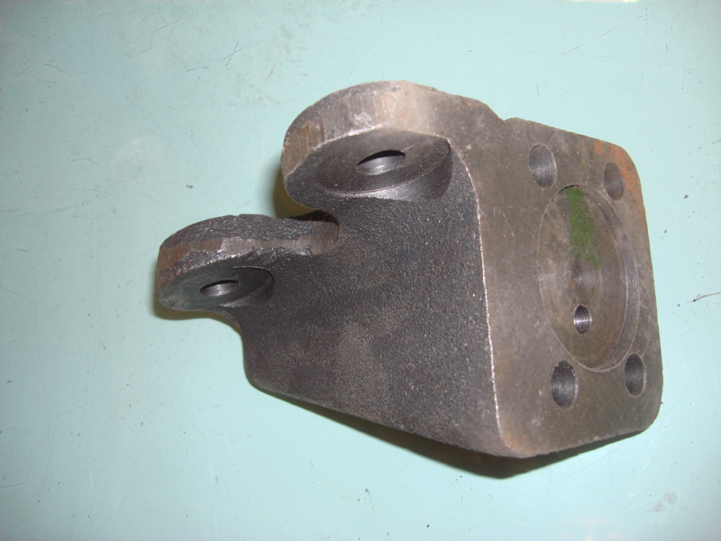 Кронштейн воздушной камеры передний правый-1