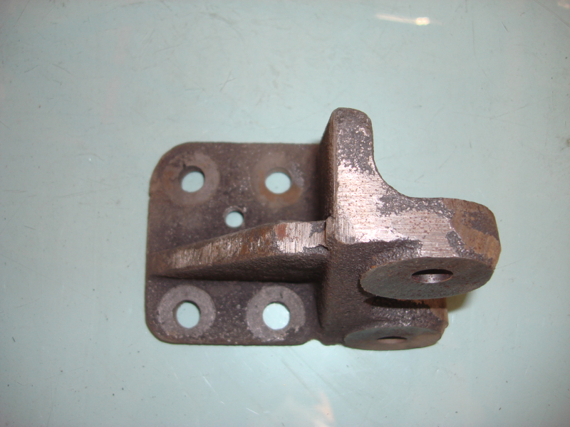 Front left air chamber bracket-1