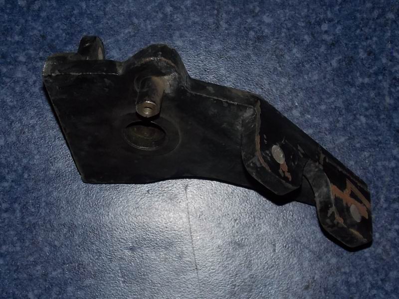 Front brake air chamber bracket-left-1