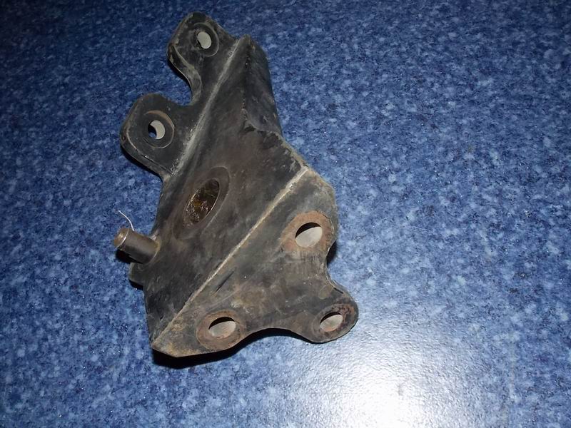 Front brake air chamber bracket-left-3