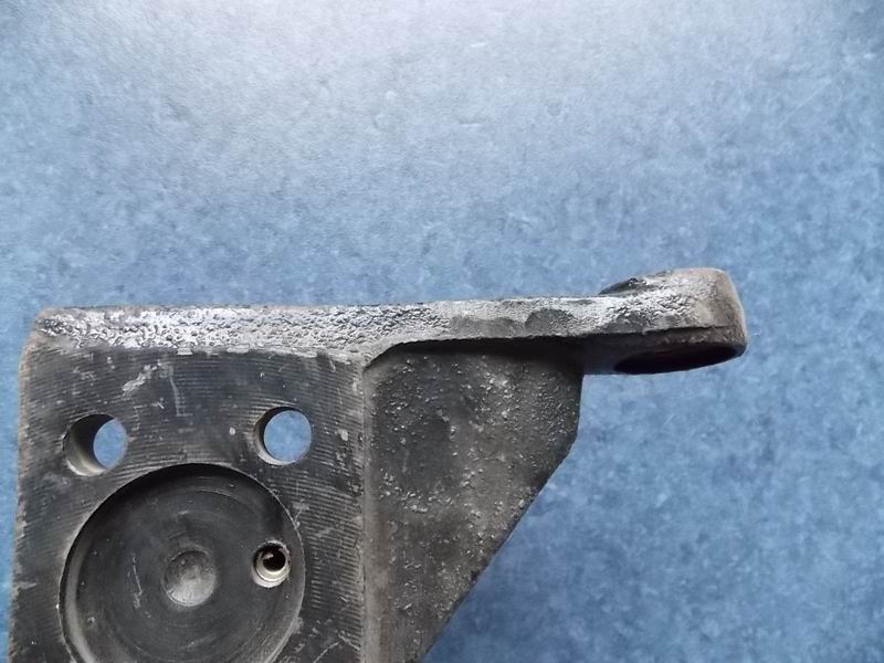 Front brake air chamber bracket-left; T6B-2