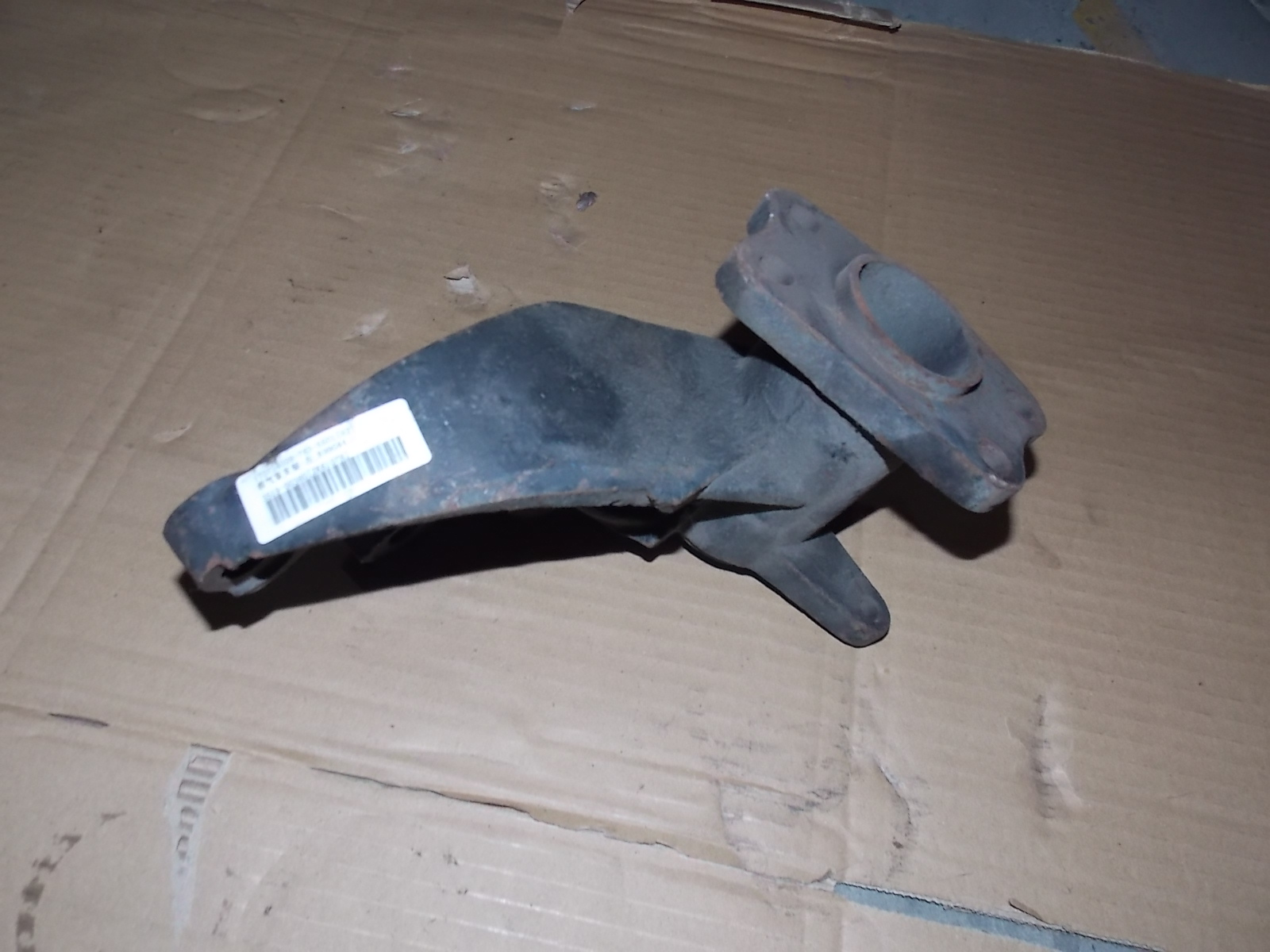 Front air chamber bracket-left