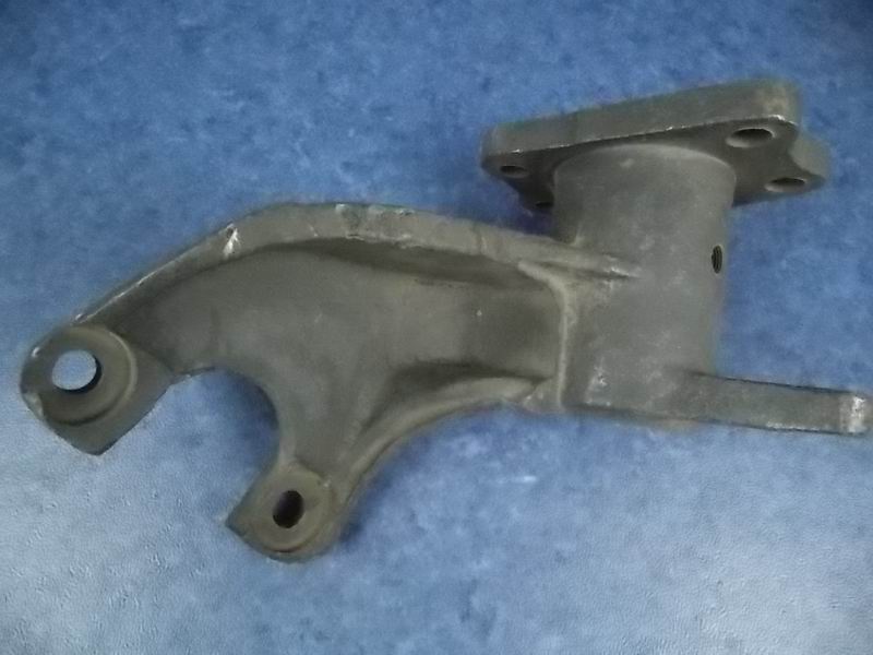 Кронштейн передней воздушной камеры правый-2