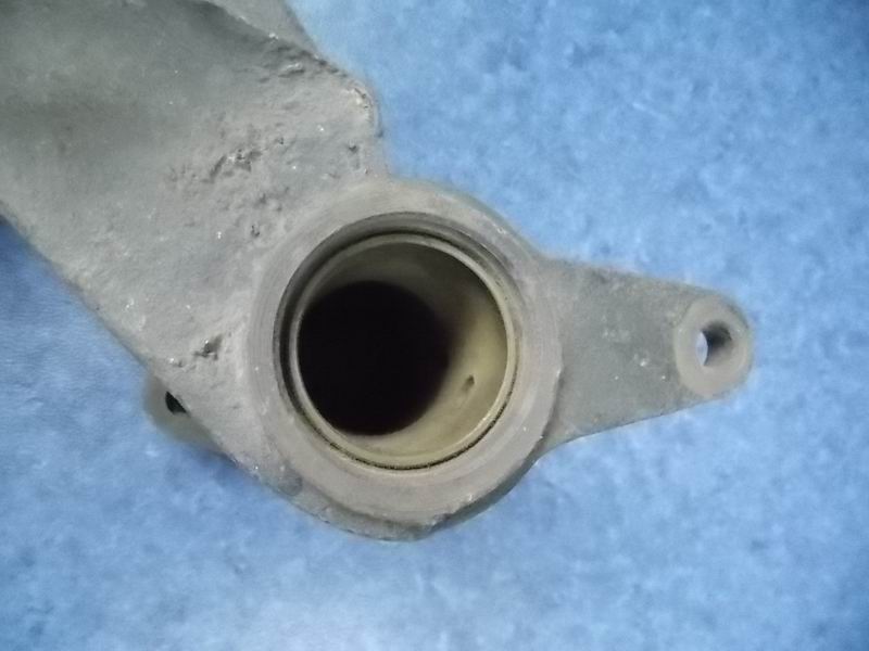 Кронштейн передней воздушной камеры правый-3