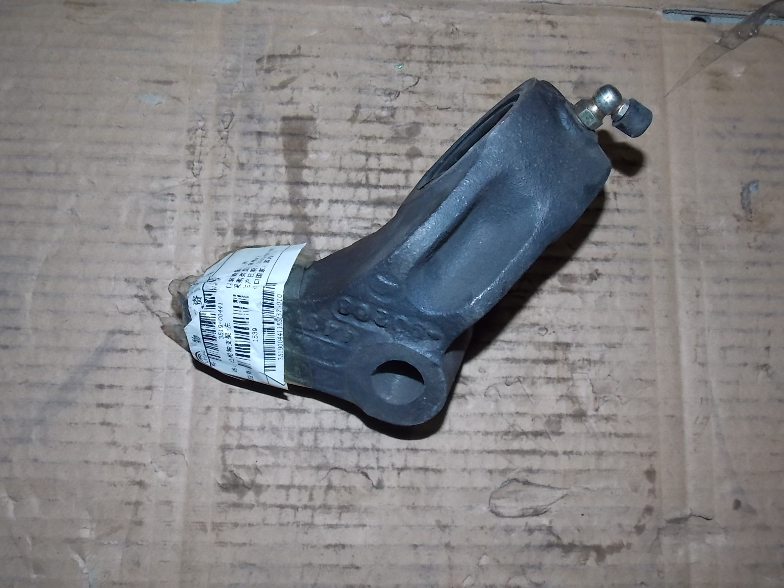 Задний левый кронштейн распредвала; отверстие распределительного вала-2