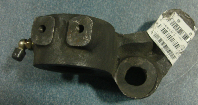 Rear right camshaft bracket; camshaft hole
