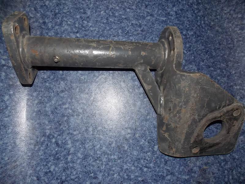 Кронштейн задней правой воздушной камеры; 2*М 10 резьбовое отверстие