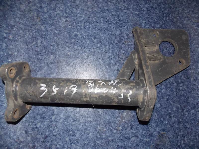 Кронштейн задней правой воздушной камеры; 2*М 10 резьбовое отверстие-1