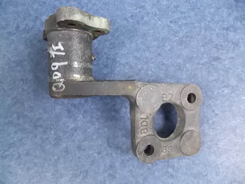 Front brake air chamber bracket-left