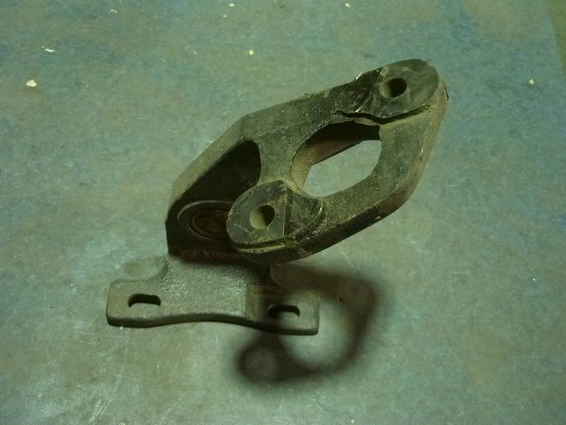 Brake air chamber bracket-left