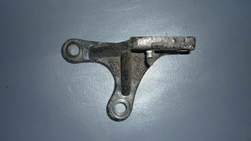 Brake air chamber bracket-right