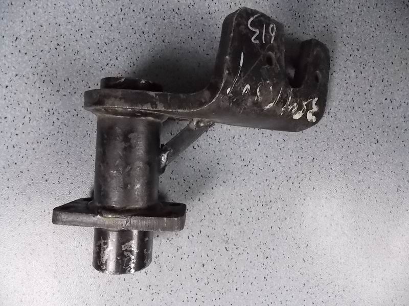 Front right air chamber bracket