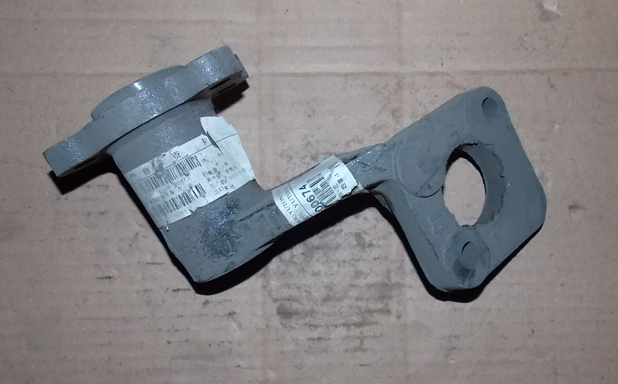 Кронштейн тормозного отсека передний левый; потреблять инвентарь