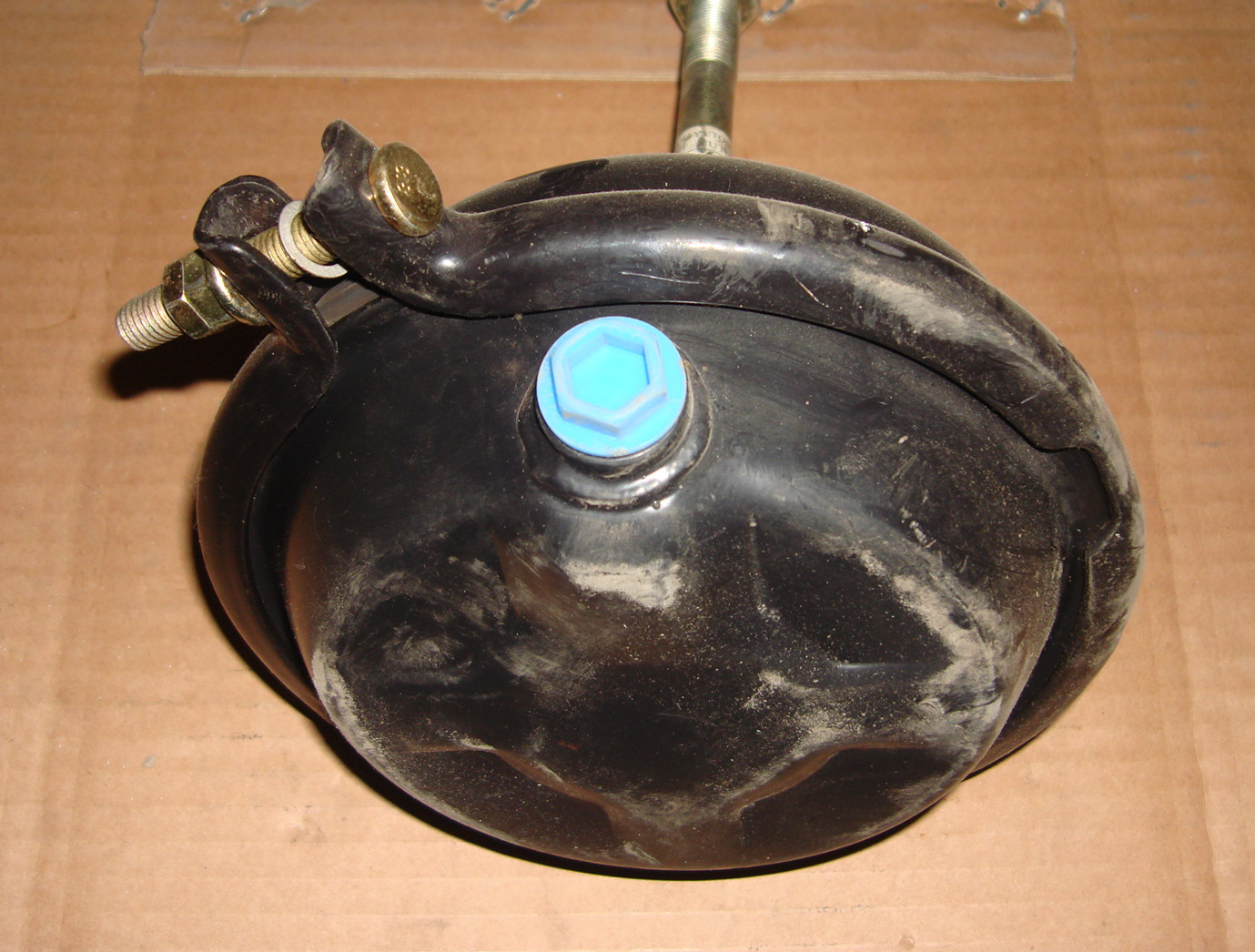 Front brake air chamber assembly-right;24″-2