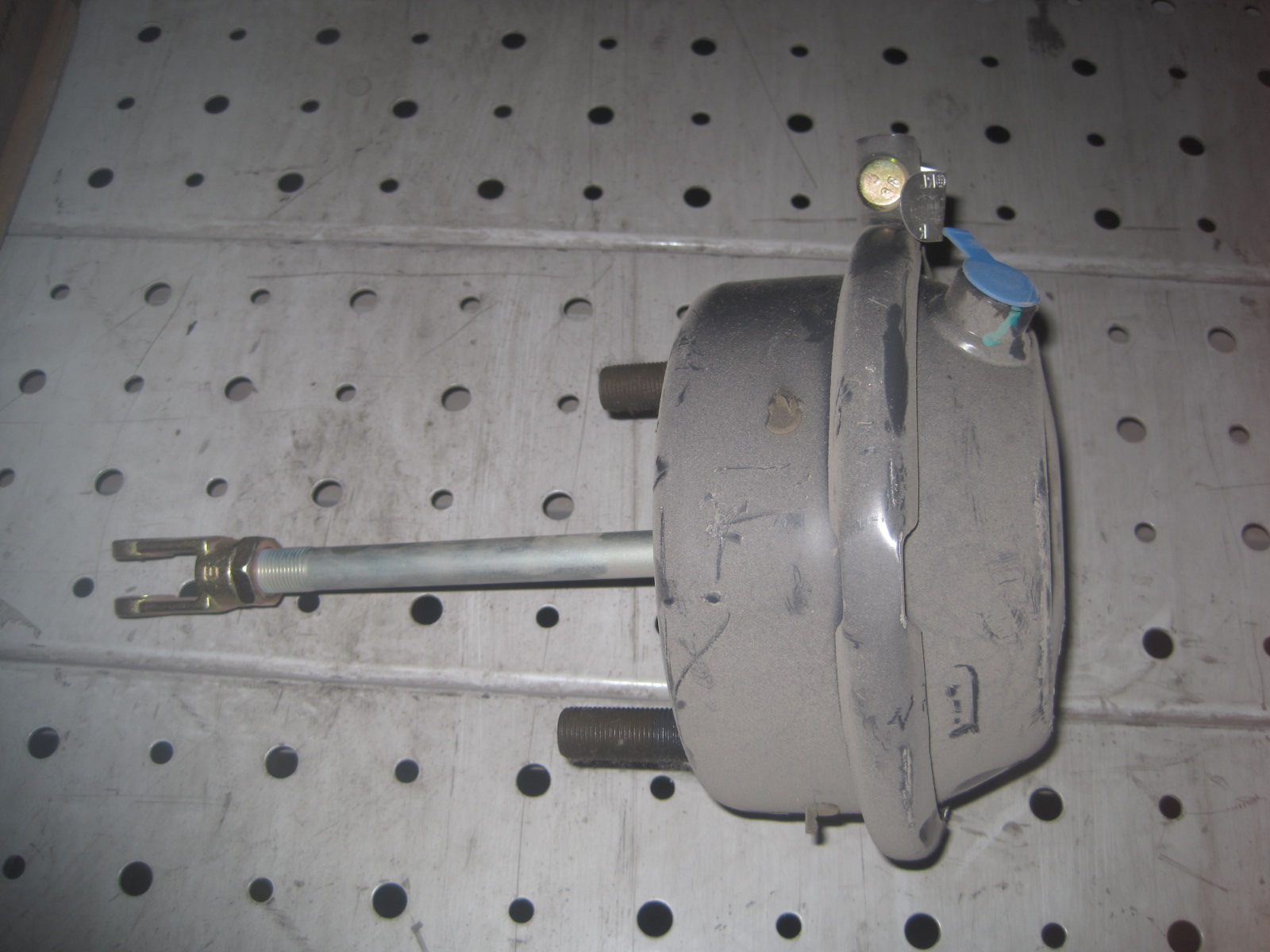 Front brake air chamber assembly-right;24″-1