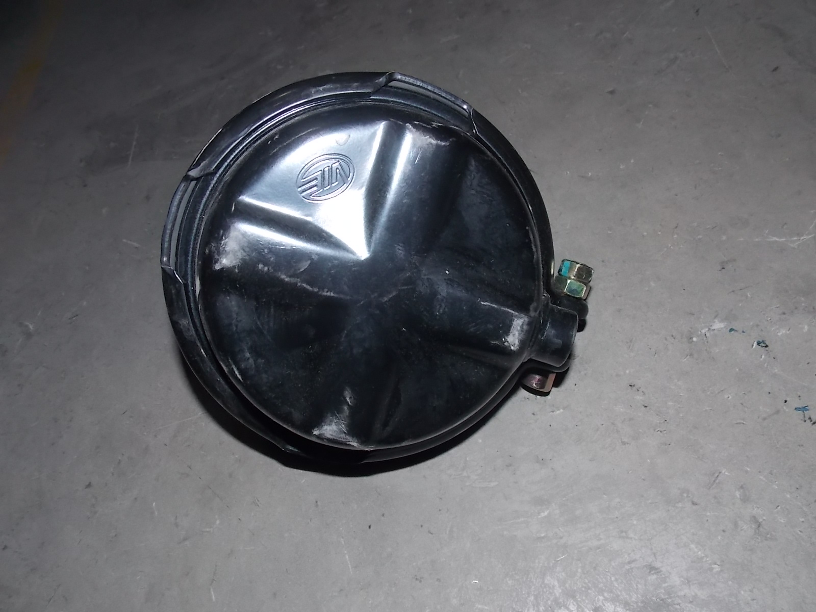 Front brake air chamber assembly-left