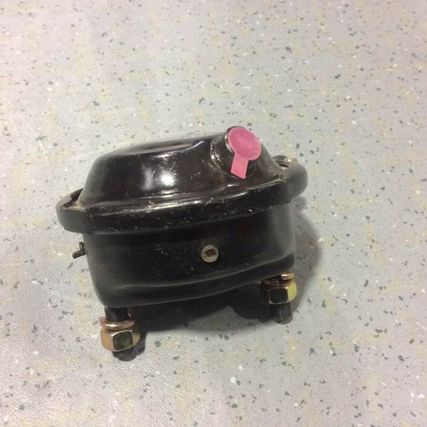 Воздушная камера переднего тормоза в сборе слева-1