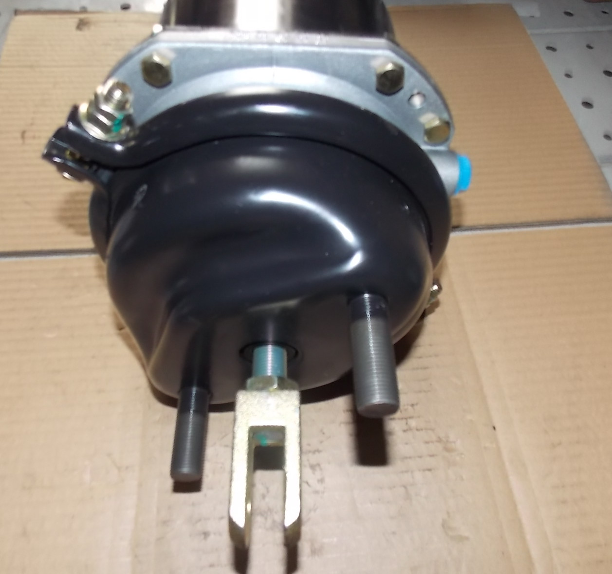 Rear brake air chamber assembly-left; 24/24″-2