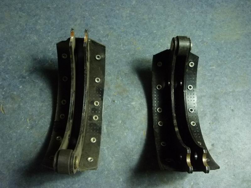 Rear brake shoe assembly; (including upper and lower hooves)-1